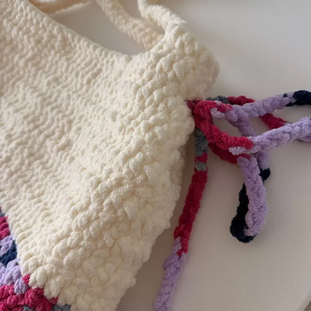 ๐ฆ Berry Cream Hand-Crochet Chenille Tote Bag ๐ - Picture 4 of 8